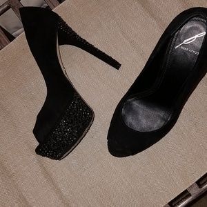 Beautiful, size 6, black women's heels.